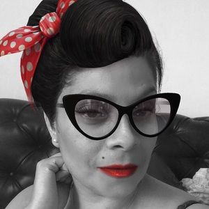 Meet your Posher, Monique